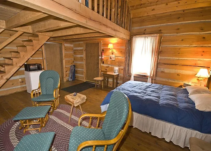 Log Getaway Hotel Galena