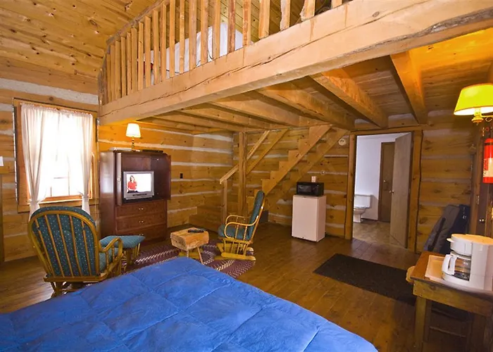 Log Getaway Hotel Galena